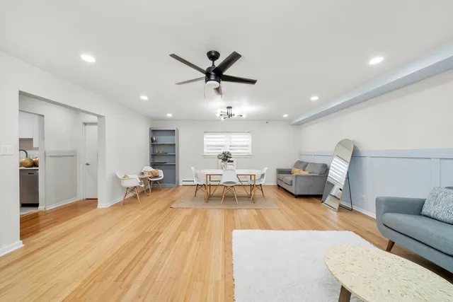 $279,000 | 415 South Maple Avenue, Unit 202, Oak Park, IL 60302