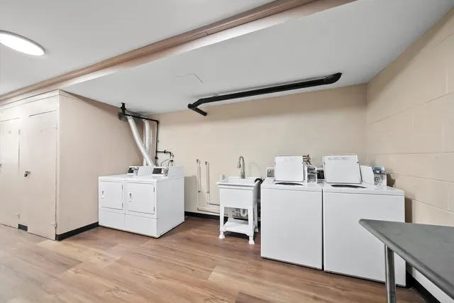 $279,000 | 415 South Maple Avenue, Unit 202, Oak Park, IL 60302