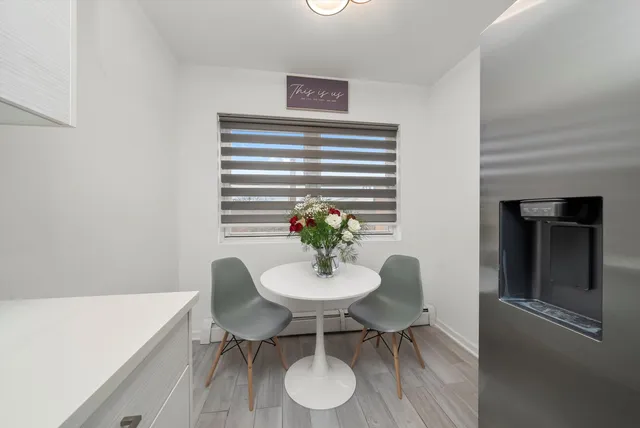 $279,000 | 415 South Maple Avenue, Unit 202, Oak Park, IL 60302