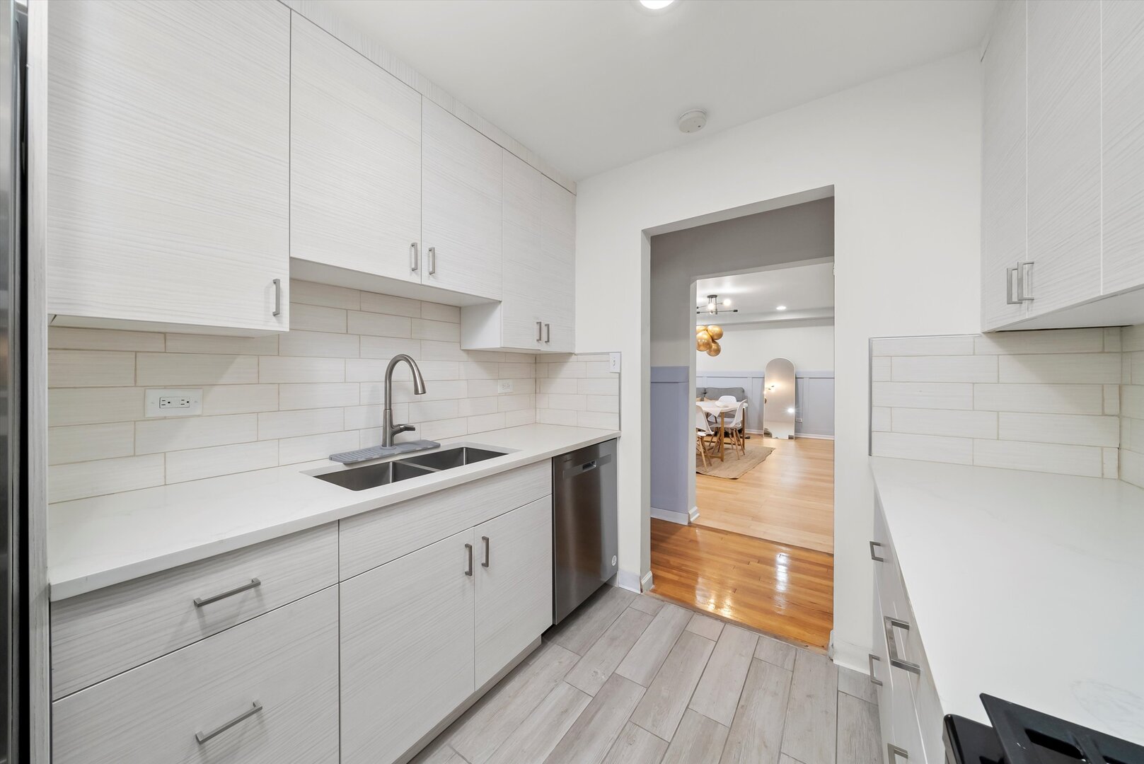 415 South Maple Avenue, Unit 202 Oak Park, IL 60302 - Photo 9 of 29