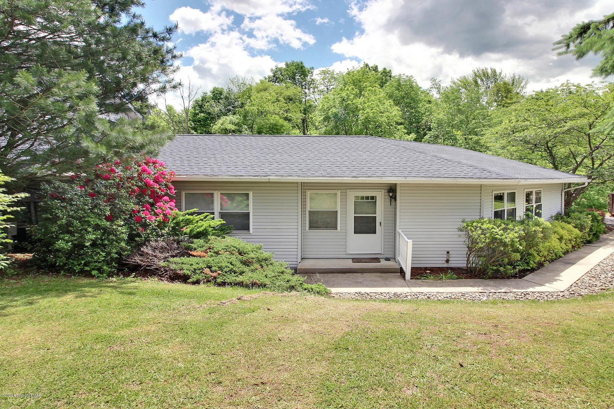 324 Poplar Valley Road West Stroudsburg, PA 18360 - Photo 2 of 58 In Law Suite