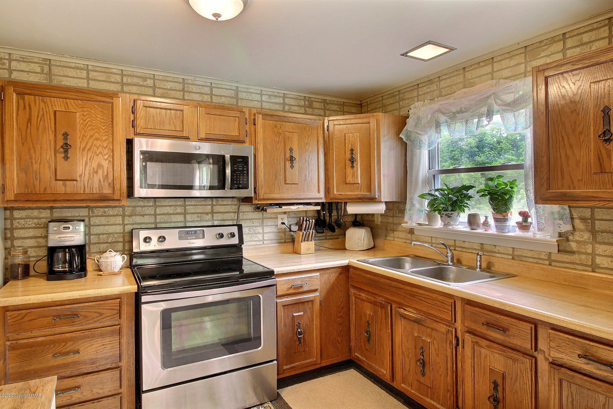 324 Poplar Valley Road West Stroudsburg, PA 18360 - Photo 9 of 58 Kitchen
