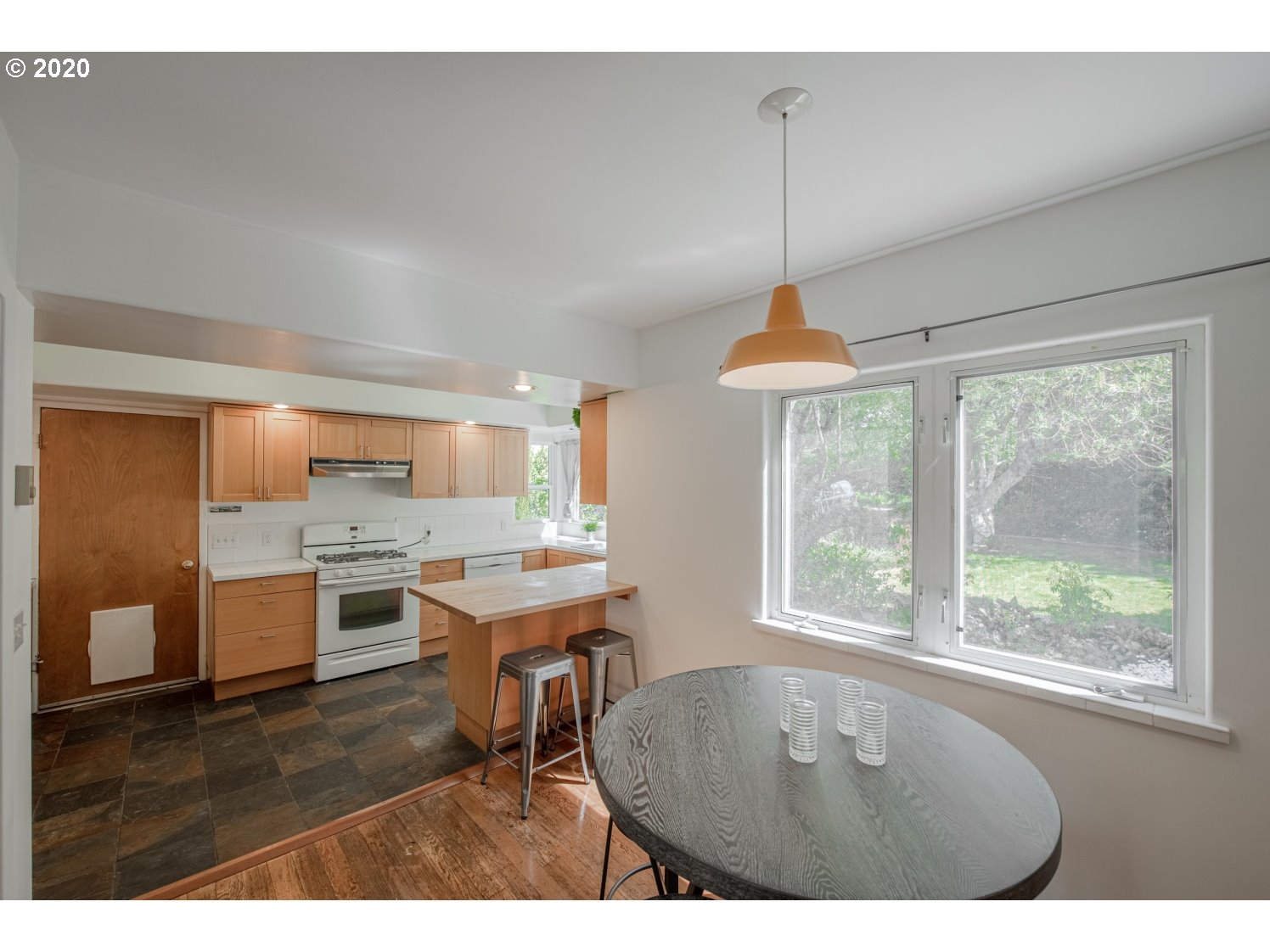 750 Southwest Pucker Huddle Road White Salmon, WA 98672 - Photo 11 of 31 Gallery Image 11