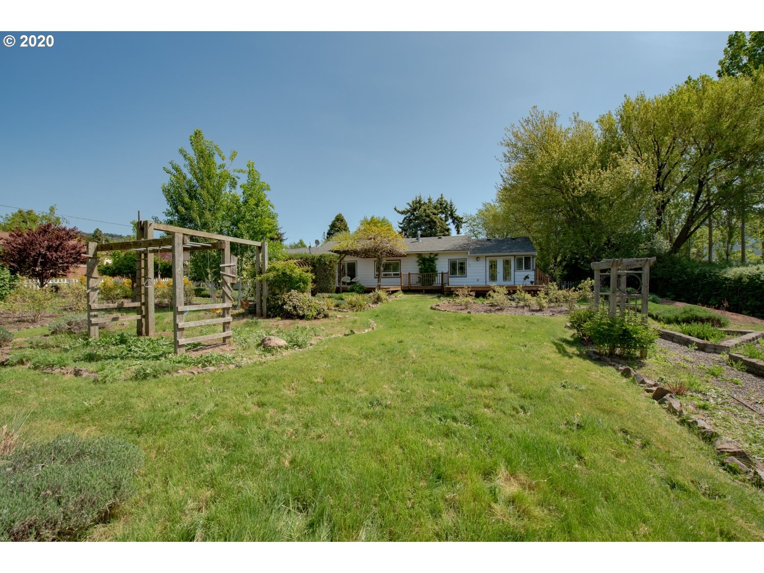 750 Southwest Pucker Huddle Road White Salmon, WA 98672 - Photo 27 of 31 Gallery Image 27
