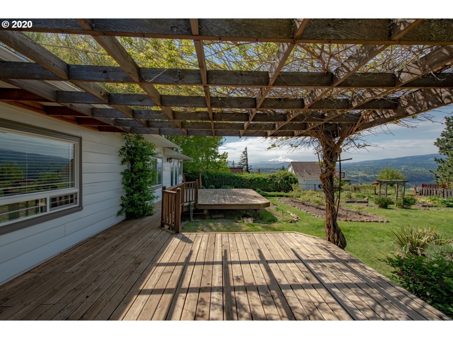 750 Southwest Pucker Huddle Road White Salmon, WA 98672 - Photo 5 of 31 Gallery Image 5