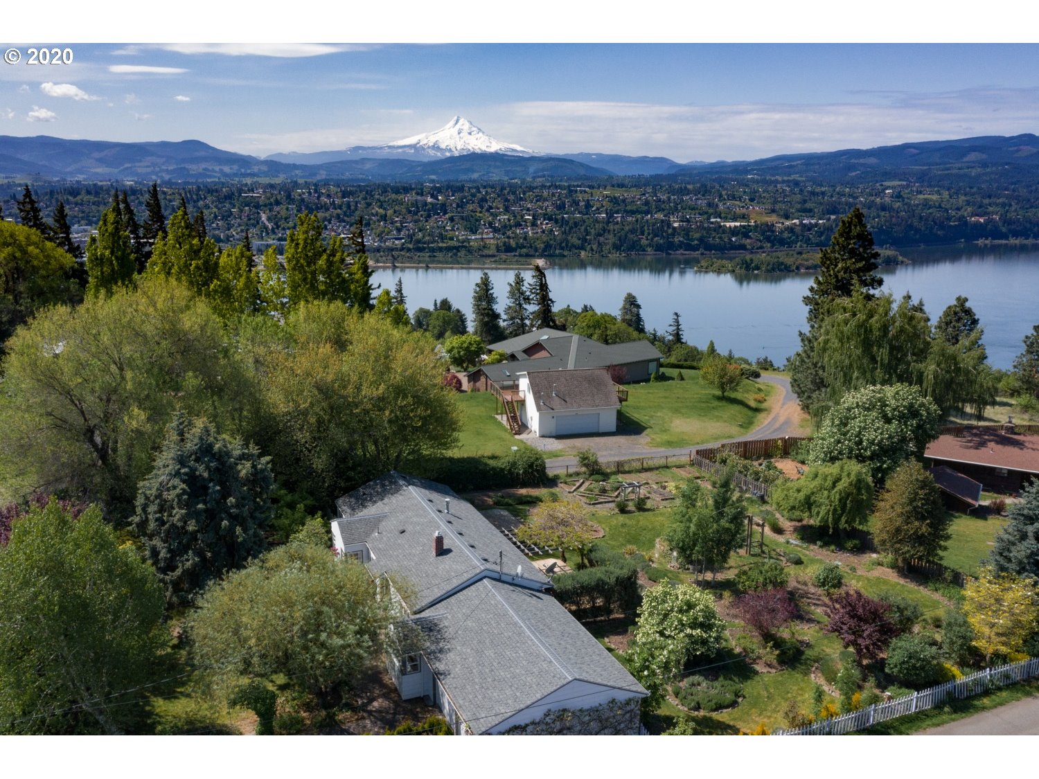 750 Southwest Pucker Huddle Road White Salmon, WA 98672 - Photo 7 of 31 Gallery Image 7