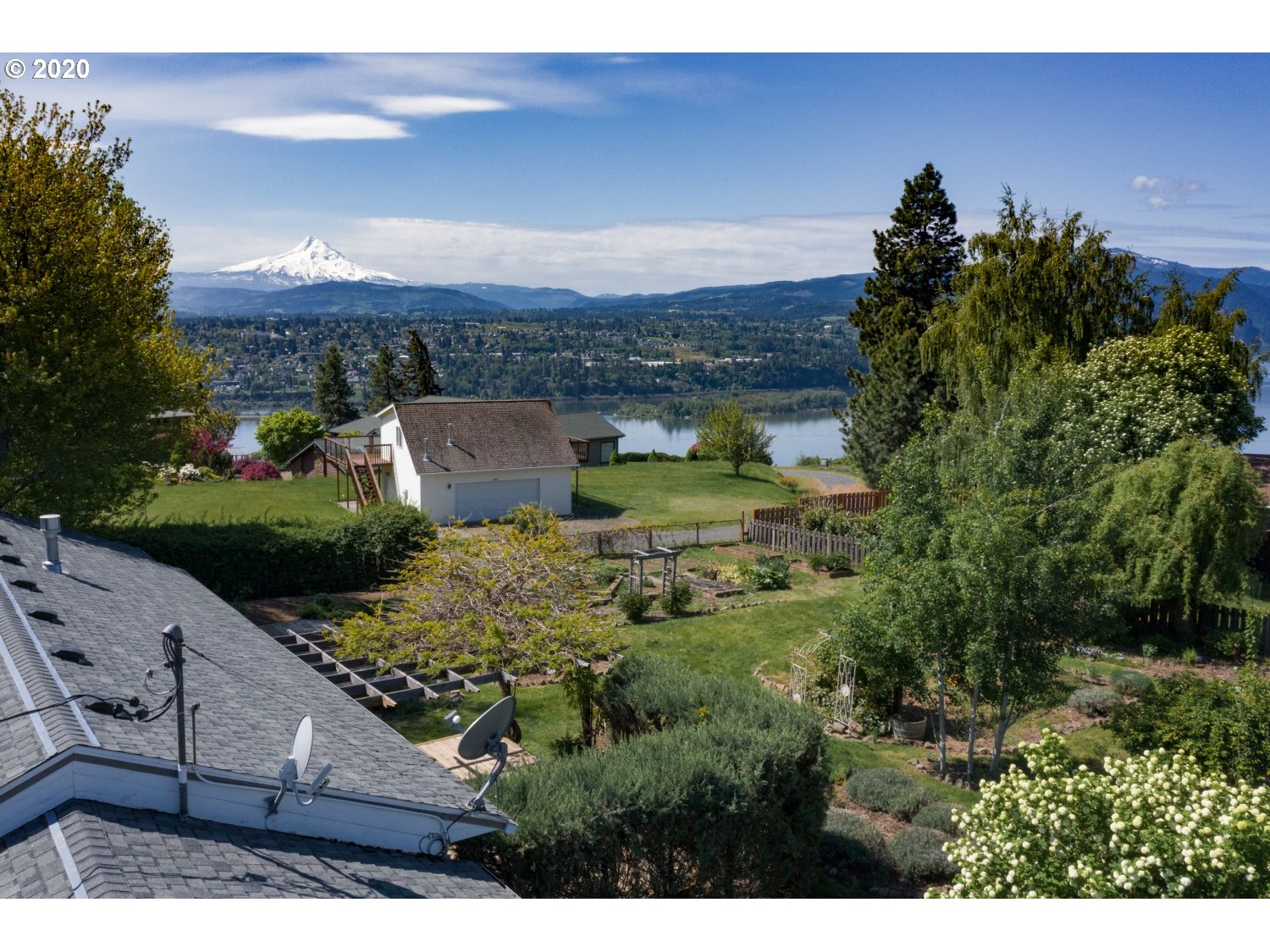 750 Southwest Pucker Huddle Road White Salmon, WA 98672 - Photo 8 of 31 Gallery Image 8