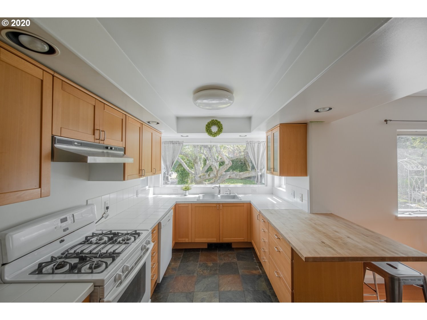 750 Southwest Pucker Huddle Road White Salmon, WA 98672 - Photo 10 of 31 Gallery Image 10
