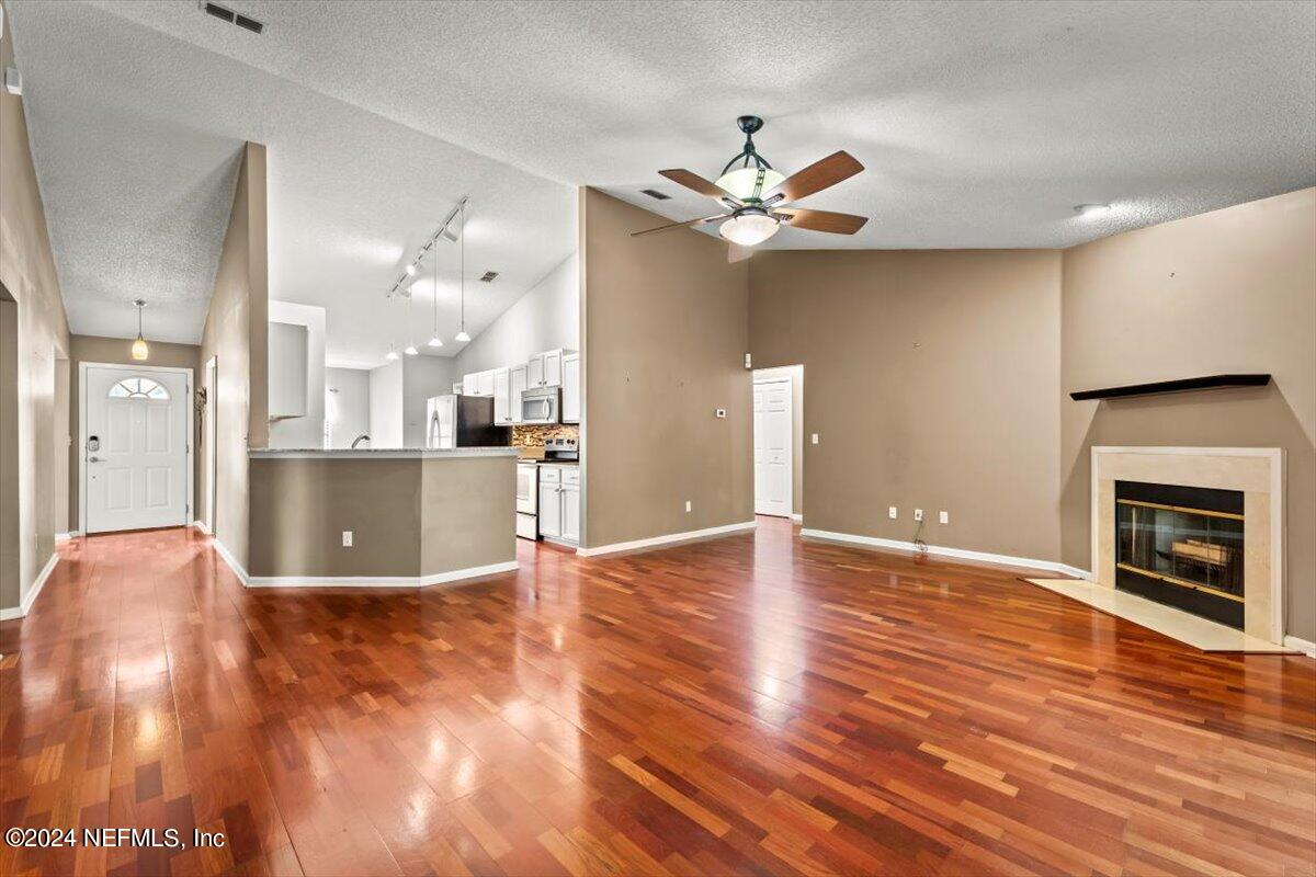 3843 Chapelgate Road Jacksonville, FL 32223 - Photo 10 of 28 10-JAXREP_3843_Chapelgate_Rd_Jacksonvill