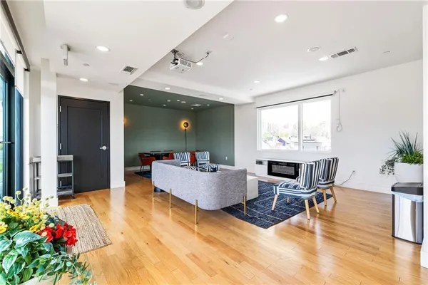 $2,500 | 3725 Butler Street, Unit 406, Pittsburgh, PA 15201