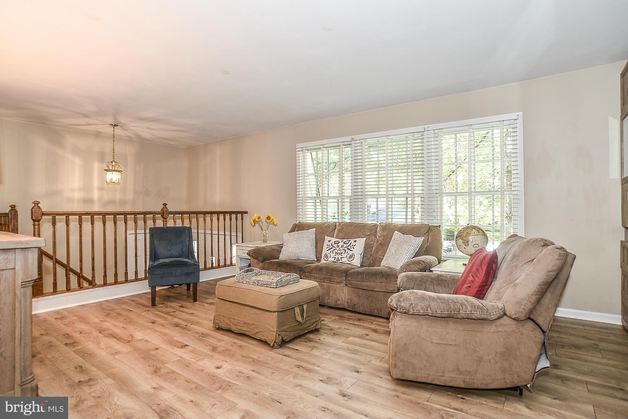 9232 Rockefeller Lane Springfield, VA 22153 - Photo 3 of 23 Living Room