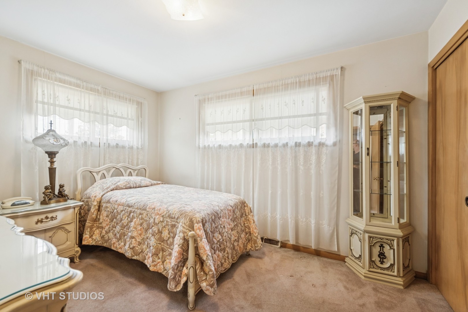 4143 West Devon Avenue Chicago, IL 60646 - Photo 11 of 22 a bedroom with a bed and a window