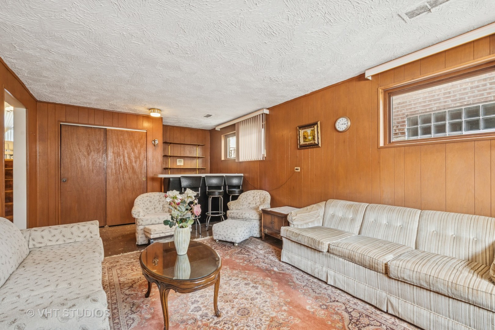 4143 West Devon Avenue Chicago, IL 60646 - Photo 13 of 22 a living room with furniture and a window