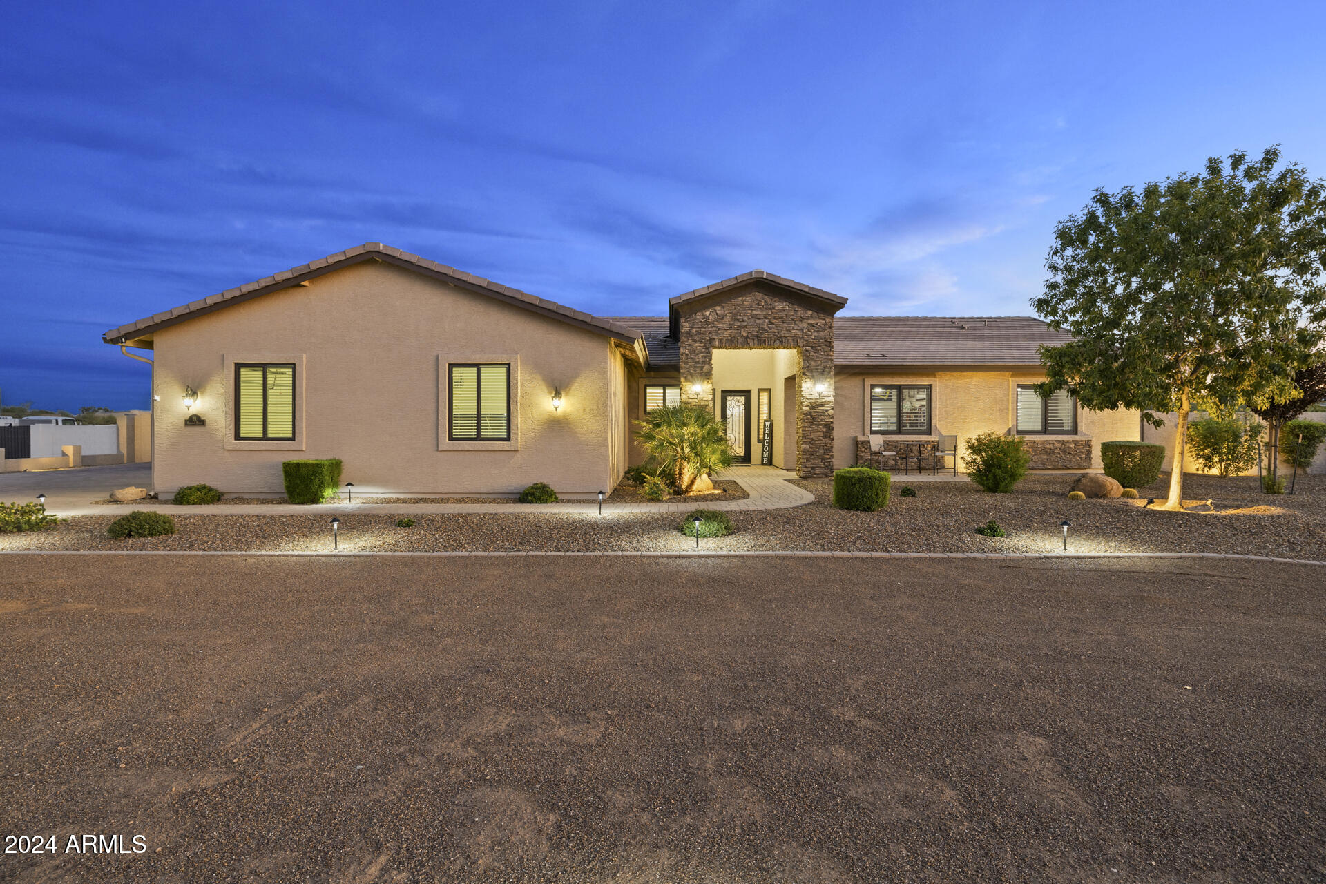 21 West Cloud Road Phoenix, AZ 85086 - Photo 10 of 97 1-116