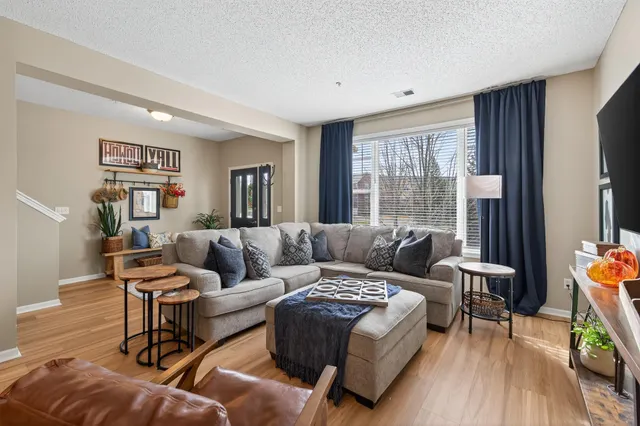 $329,900 | 11343 Stratton Avenue, Unit 202, Eden Prairie, MN 55344