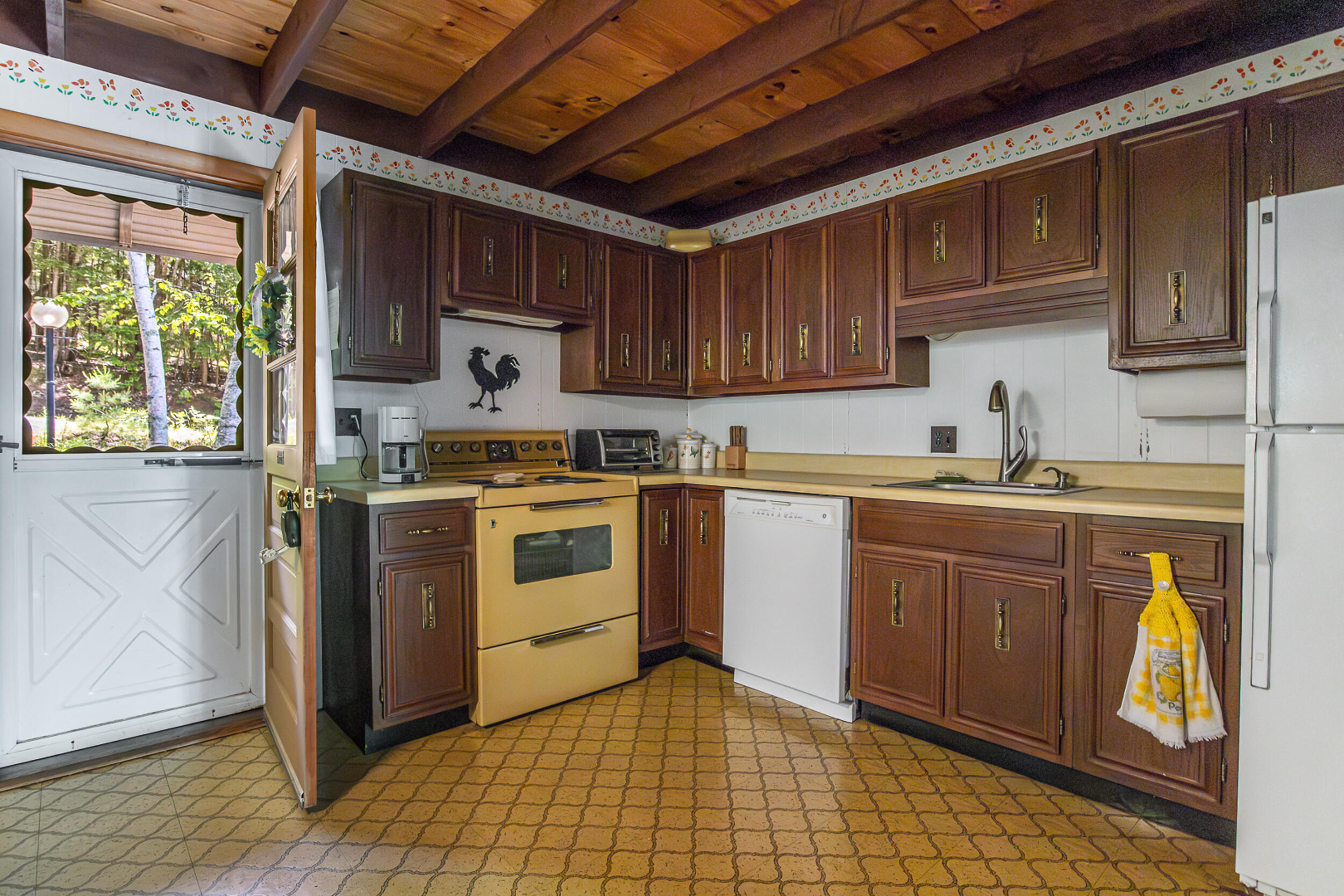 121 Ridgeway Circle Waterboro, ME 04061 - Photo 6 of 22 121 Kitchen