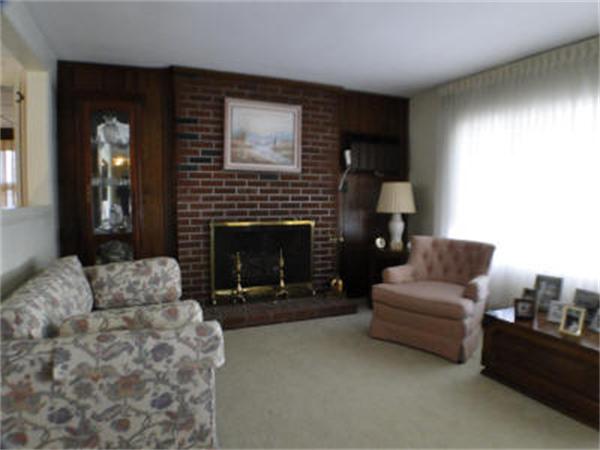 4 Meadowbrook Road Saugus, MA 01906 - Photo 6 of 23 Gallery Image 6