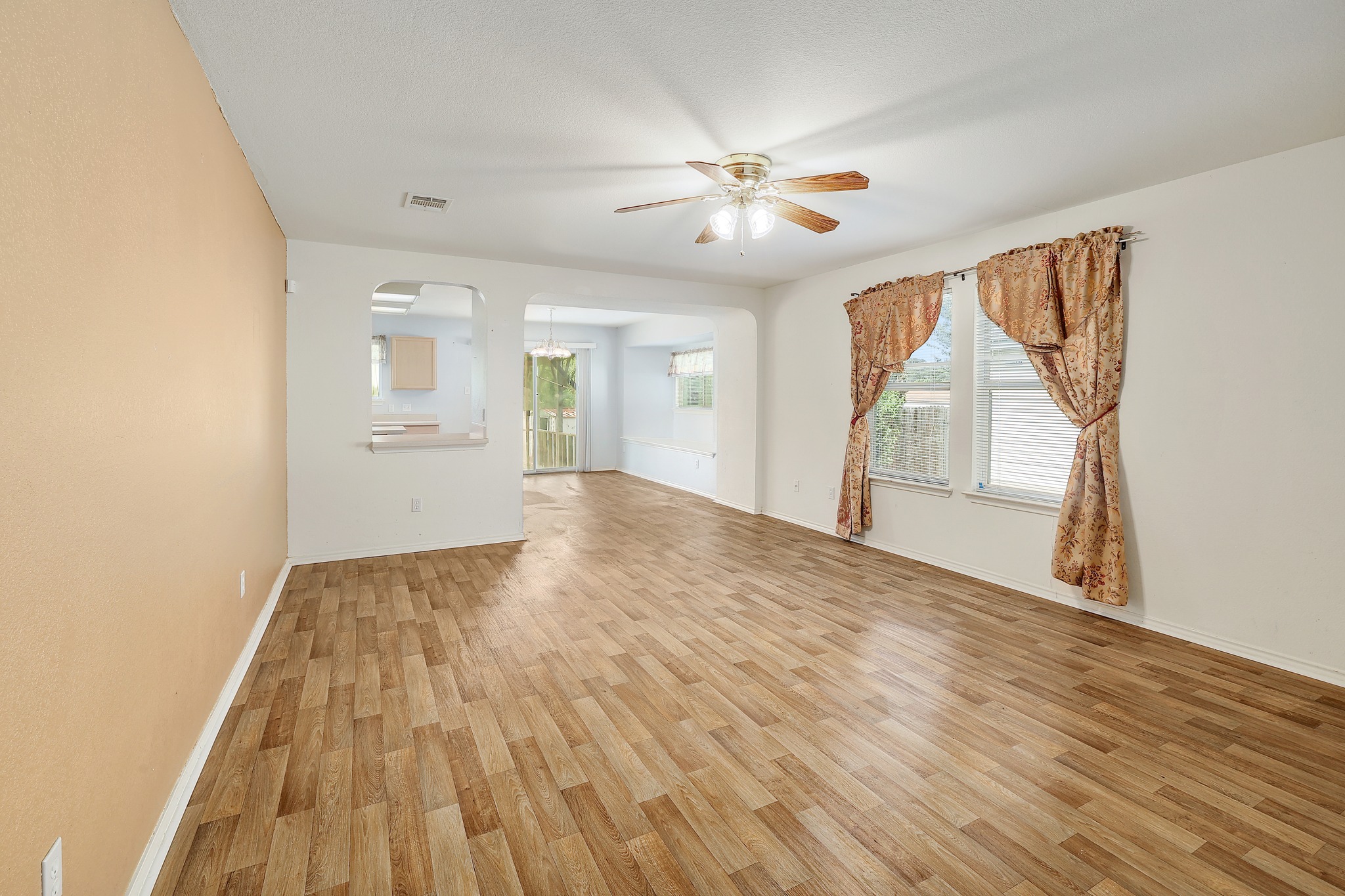 1621 Apollo Circle Round Rock, TX 78664 - Photo 4 of 27