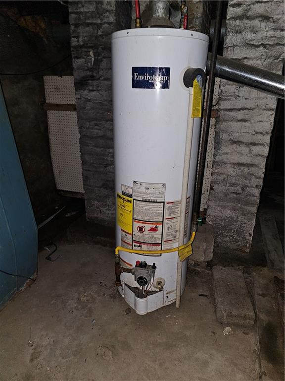 413 Electric Street New Castle, PA 16101 - Photo 20 of 23 a view of entryway with workspace