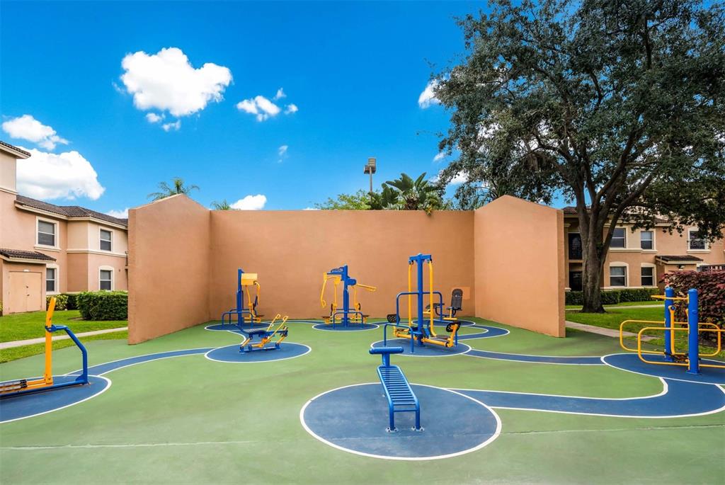 10101 Southwest 14th Street, Unit 3B10108 Pembroke Pines, FL 33025 - Photo 5 of 48 a view of a entertaining space