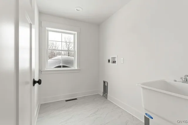 $675,000 | Undisclosed Address, Manlius, NY 13104