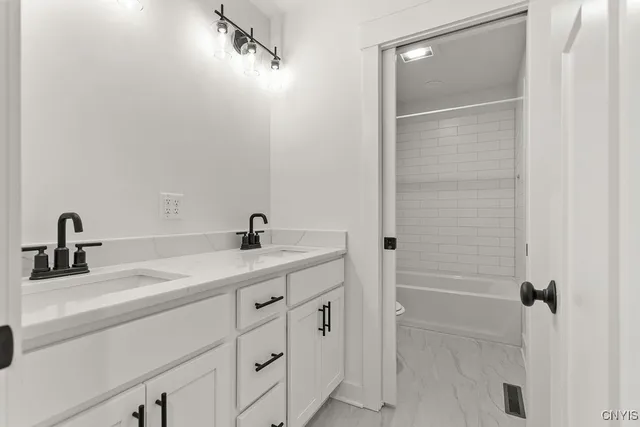 $675,000 | Undisclosed Address, Manlius, NY 13104