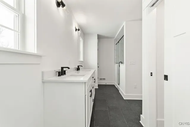 $675,000 | Undisclosed Address, Manlius, NY 13104