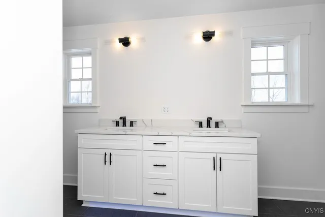 $675,000 | Undisclosed Address, Manlius, NY 13104