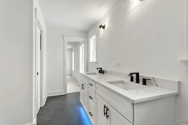 $675,000 | Undisclosed Address, Manlius, NY 13104