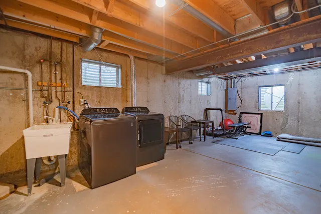 $4,100 | 164 Forestview Court, Aurora, IL 60502