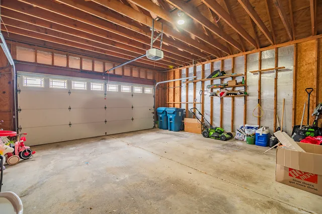 $4,100 | 164 Forestview Court, Aurora, IL 60502