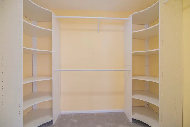 $4,100 | 164 Forestview Court, Aurora, IL 60502