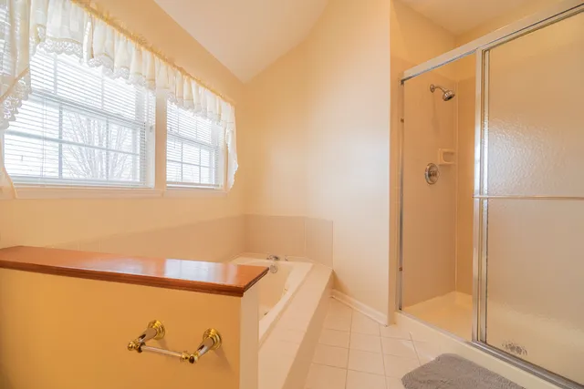 $4,100 | 164 Forestview Court, Aurora, IL 60502