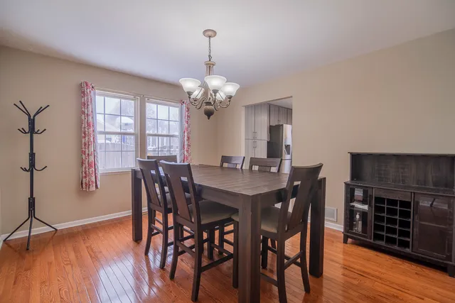 $4,100 | 164 Forestview Court, Aurora, IL 60502