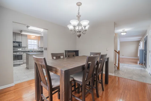 $4,100 | 164 Forestview Court, Aurora, IL 60502