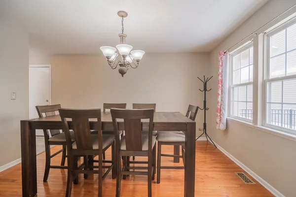 $3,295 | 164 Forestview Court, Aurora, IL 60502