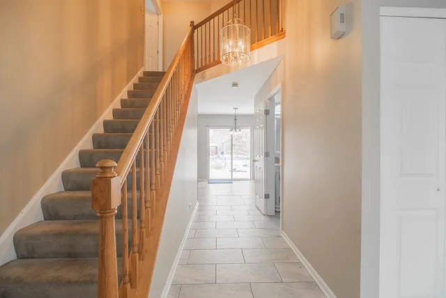 $4,100 | 164 Forestview Court, Aurora, IL 60502