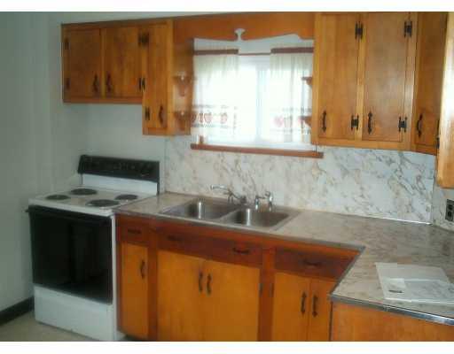 163 Schnur Road Butler, PA 16002 - Photo 3 of 7 Kitchen.