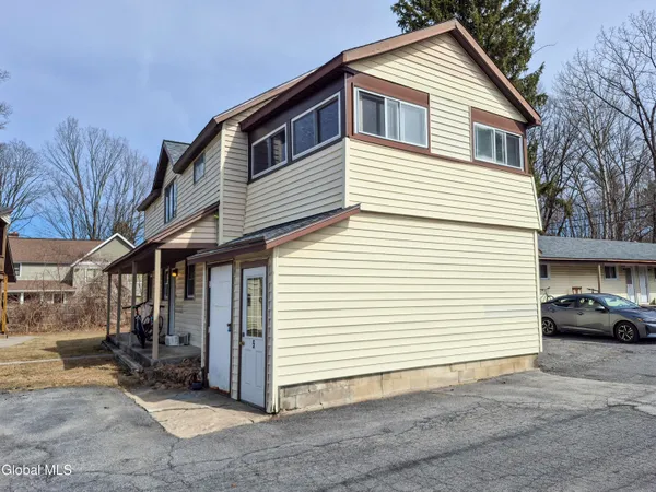 $1,150 | 524 Maple Avenue, Unit 8, Saratoga Springs, NY 12866