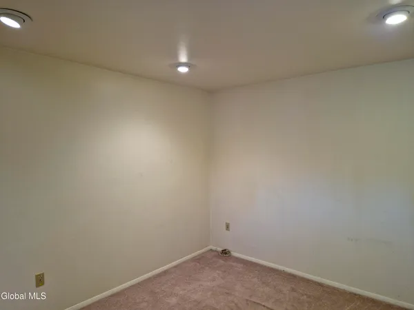 $1,150 | 524 Maple Avenue, Unit 8, Saratoga Springs, NY 12866