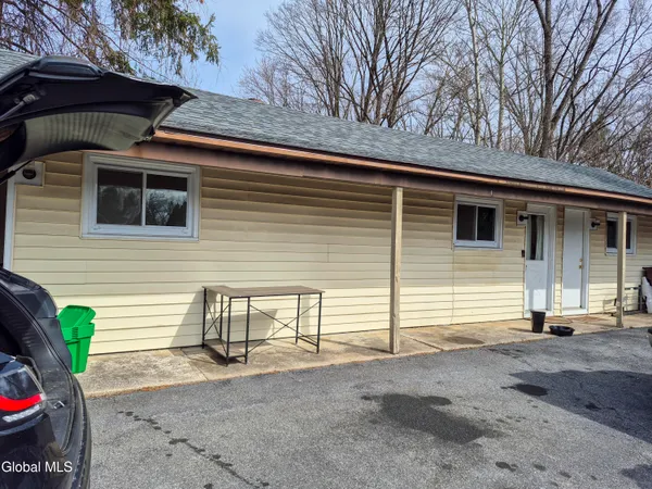 $1,150 | 524 Maple Avenue, Unit 8, Saratoga Springs, NY 12866