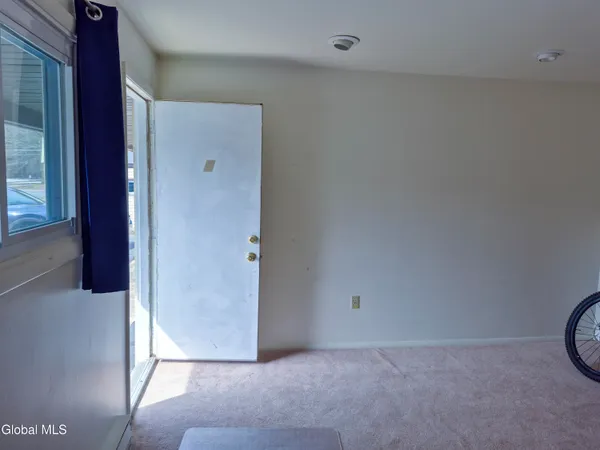 $1,150 | 524 Maple Avenue, Unit 8, Saratoga Springs, NY 12866