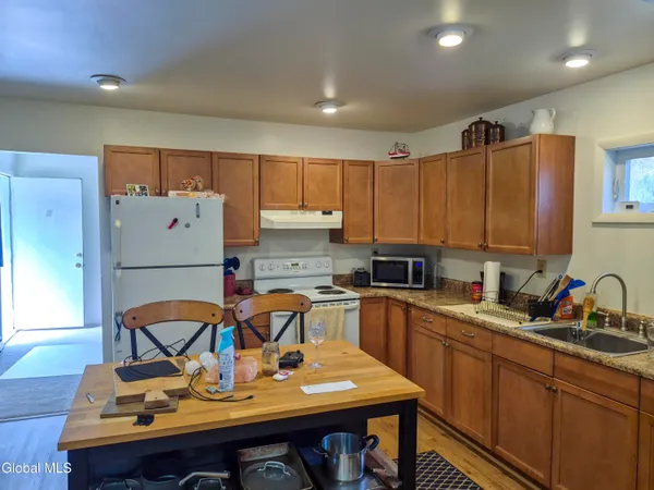 $1,150 | 524 Maple Avenue, Unit 8, Saratoga Springs, NY 12866