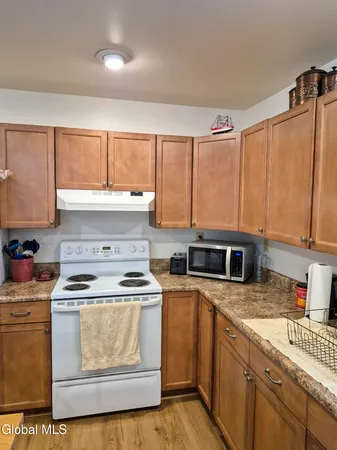 $1,150 | 524 Maple Avenue, Unit 8, Saratoga Springs, NY 12866