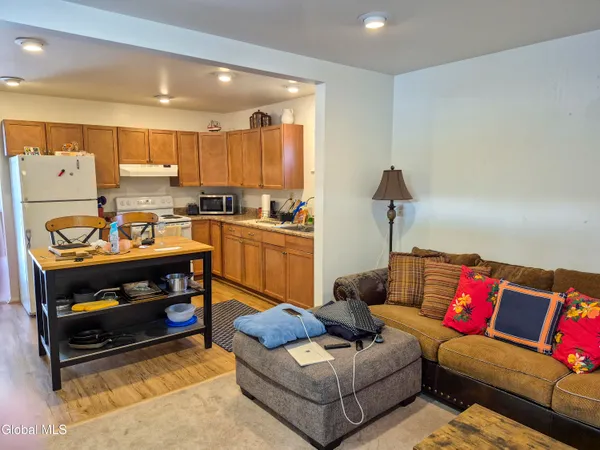 $1,150 | 524 Maple Avenue, Unit 8, Saratoga Springs, NY 12866