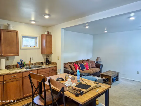 $1,150 | 524 Maple Avenue, Unit 8, Saratoga Springs, NY 12866