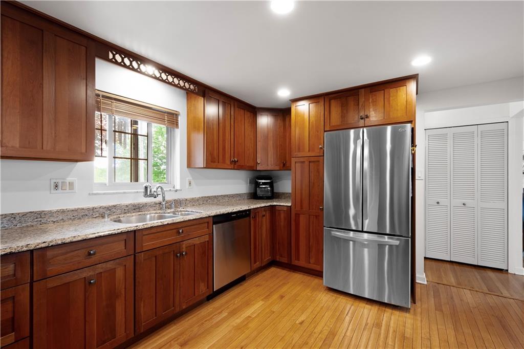 357 Rockfield Road Pittsburgh, PA 15243 - Photo 13 of 40