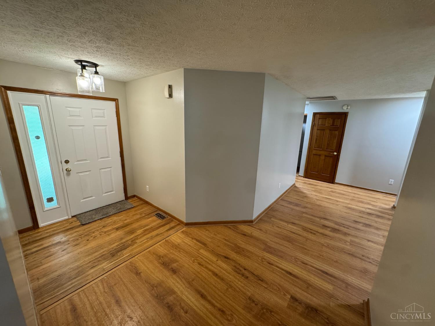 6954 Bridges Road Cincinnati, OH 45230 - Photo 5 of 43