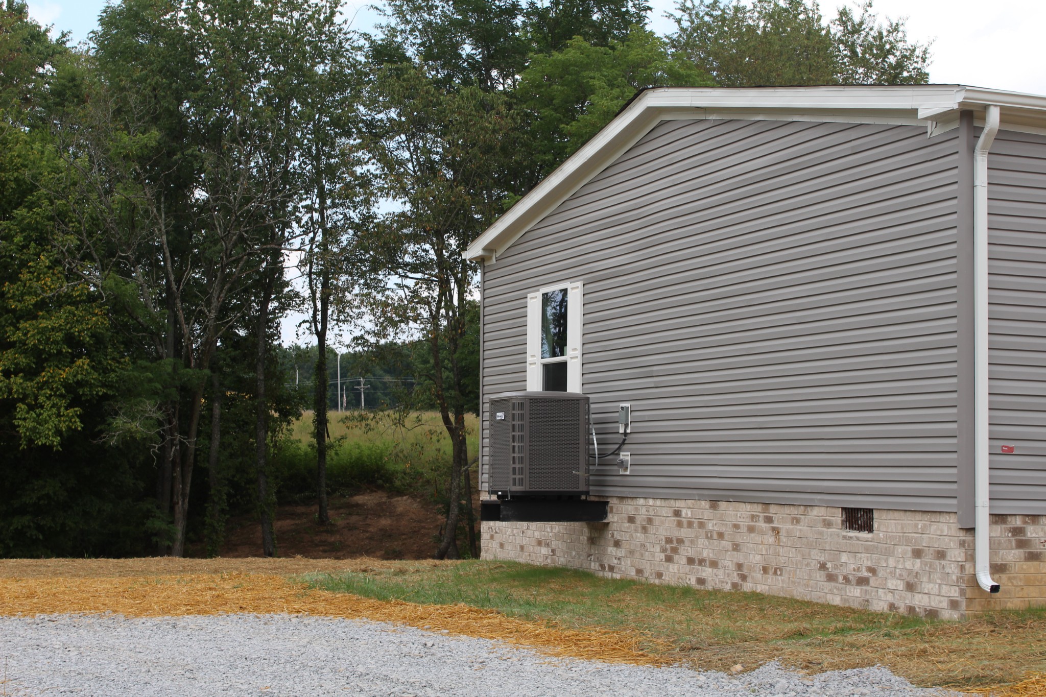 595 Days Road Lafayette, TN 37083 - Photo 3 of 21 a backyard of a house