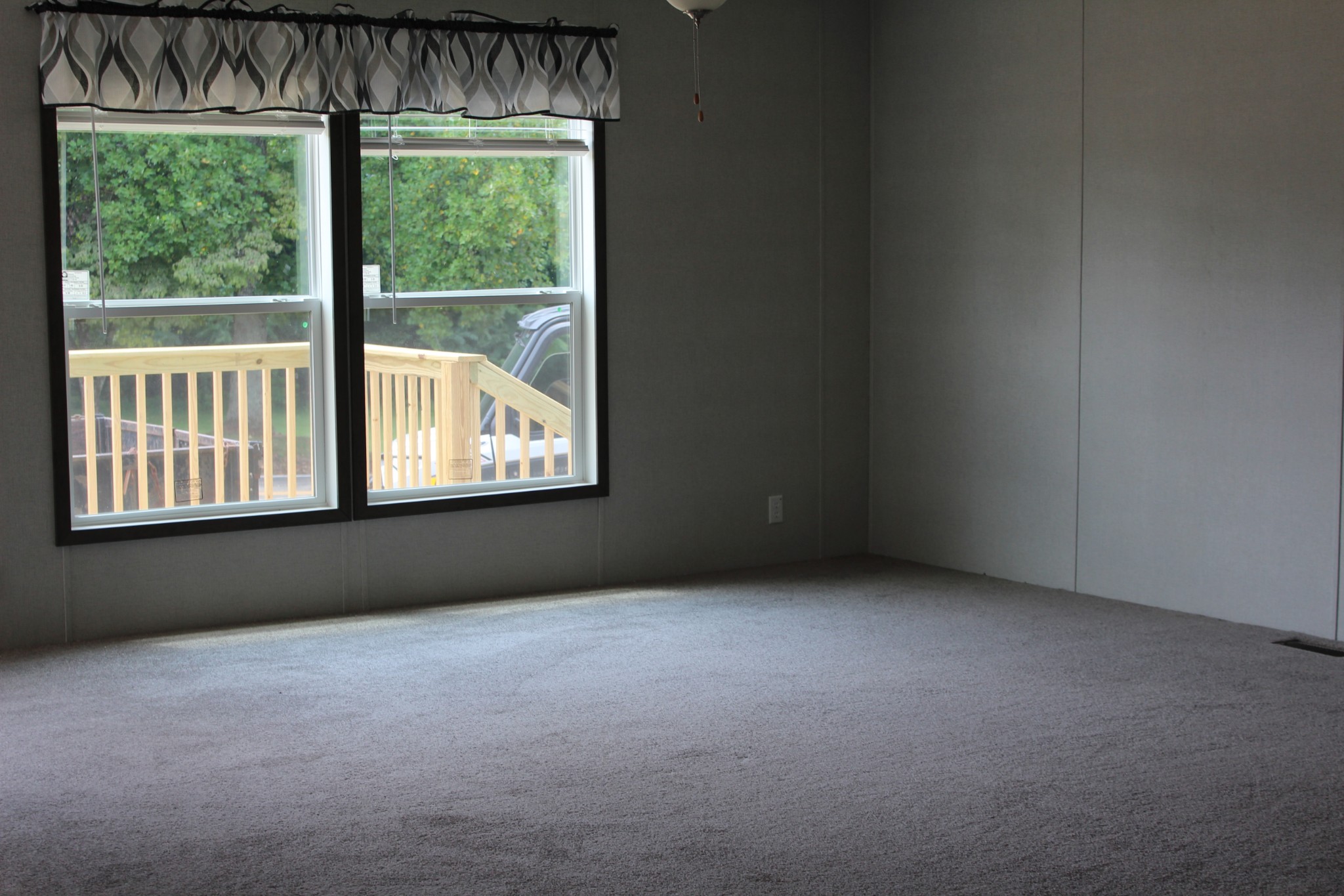 595 Days Road Lafayette, TN 37083 - Photo 6 of 21 an empty room with a window